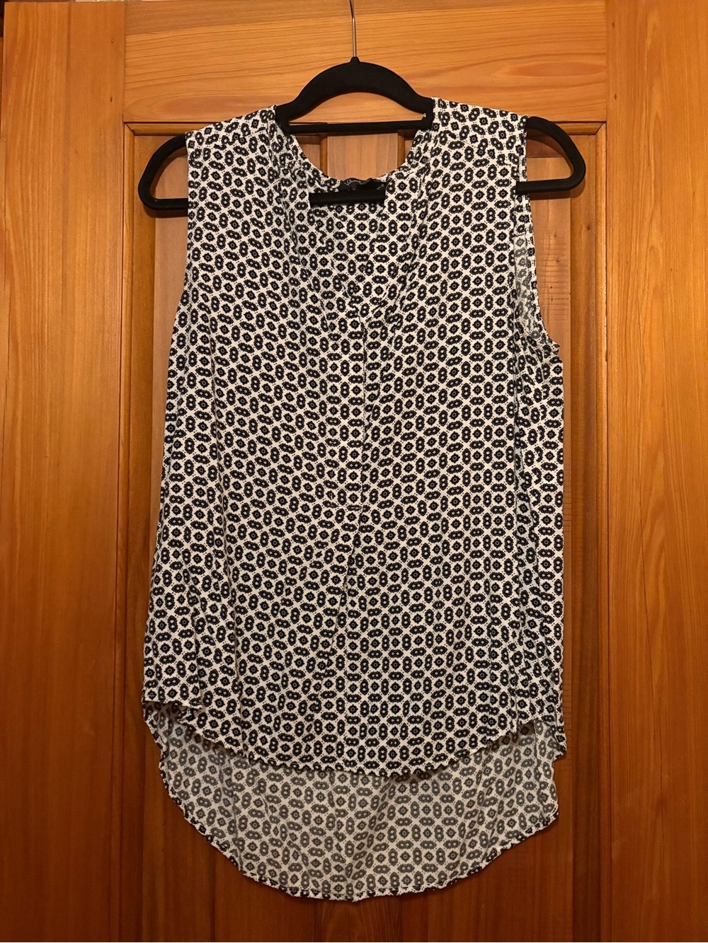 Velvet Heart Sleeveless Navy and White Geo Print Blouse